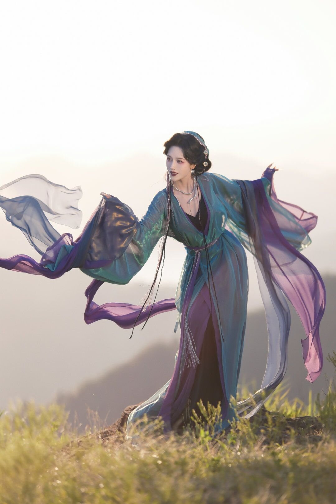 Lotus-Inspired Hanfu Fashion:A Blend of Traditional Beauty and Modern Elegance