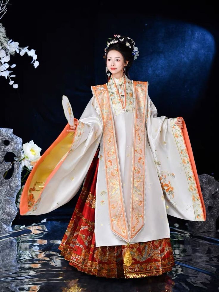 Mid-Length Sleeve Qipao with Three-Quarter Length Sleeves for Petite Figures Mid-Length Sleeve Qipao with Three-Quarter Length Sleeves for Petite Figures
