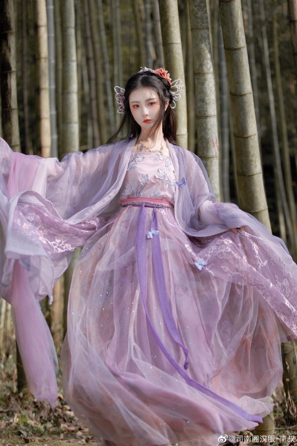 Chang Meirens Retro-Artistic Cheongsam:A Glimpse into the Beauty of Traditional Chinese Culture Chang Meirens Retro-Artistic Cheongsam:A Glimpse into the Beauty of Traditional Chinese Culture