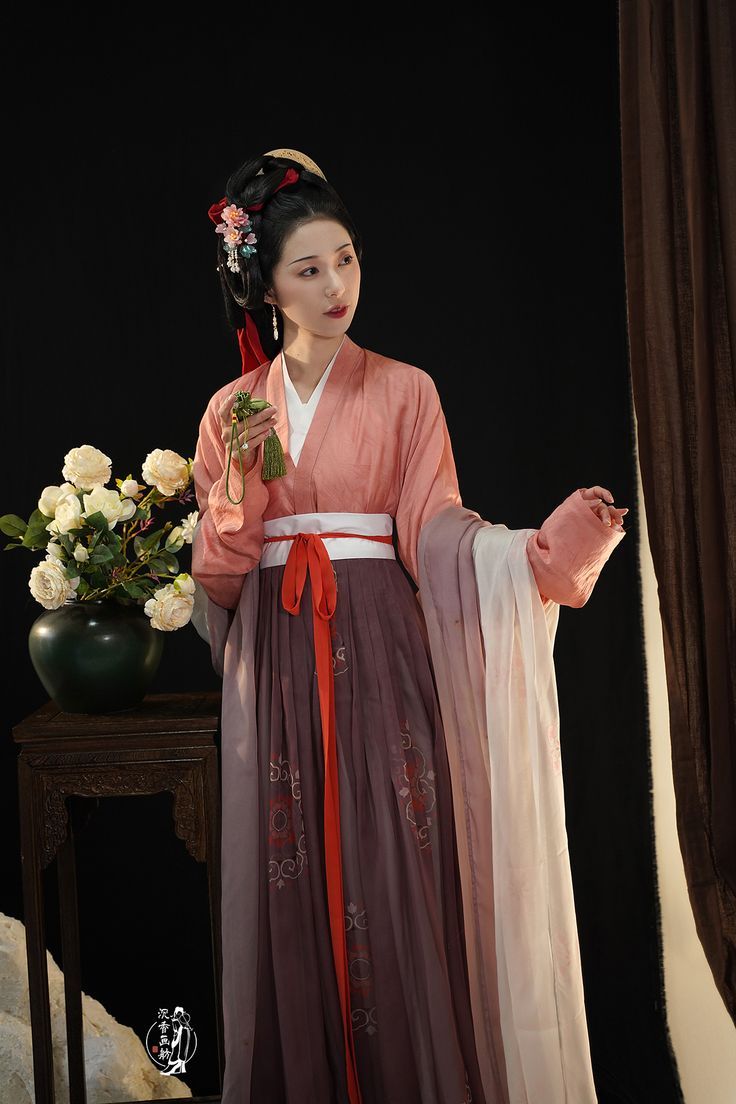 Reimagining Traditional Chinese Style Prints:Modern Qipao for the Youth Reimagining Traditional Chinese Style Prints:Modern Qipao for the Youth