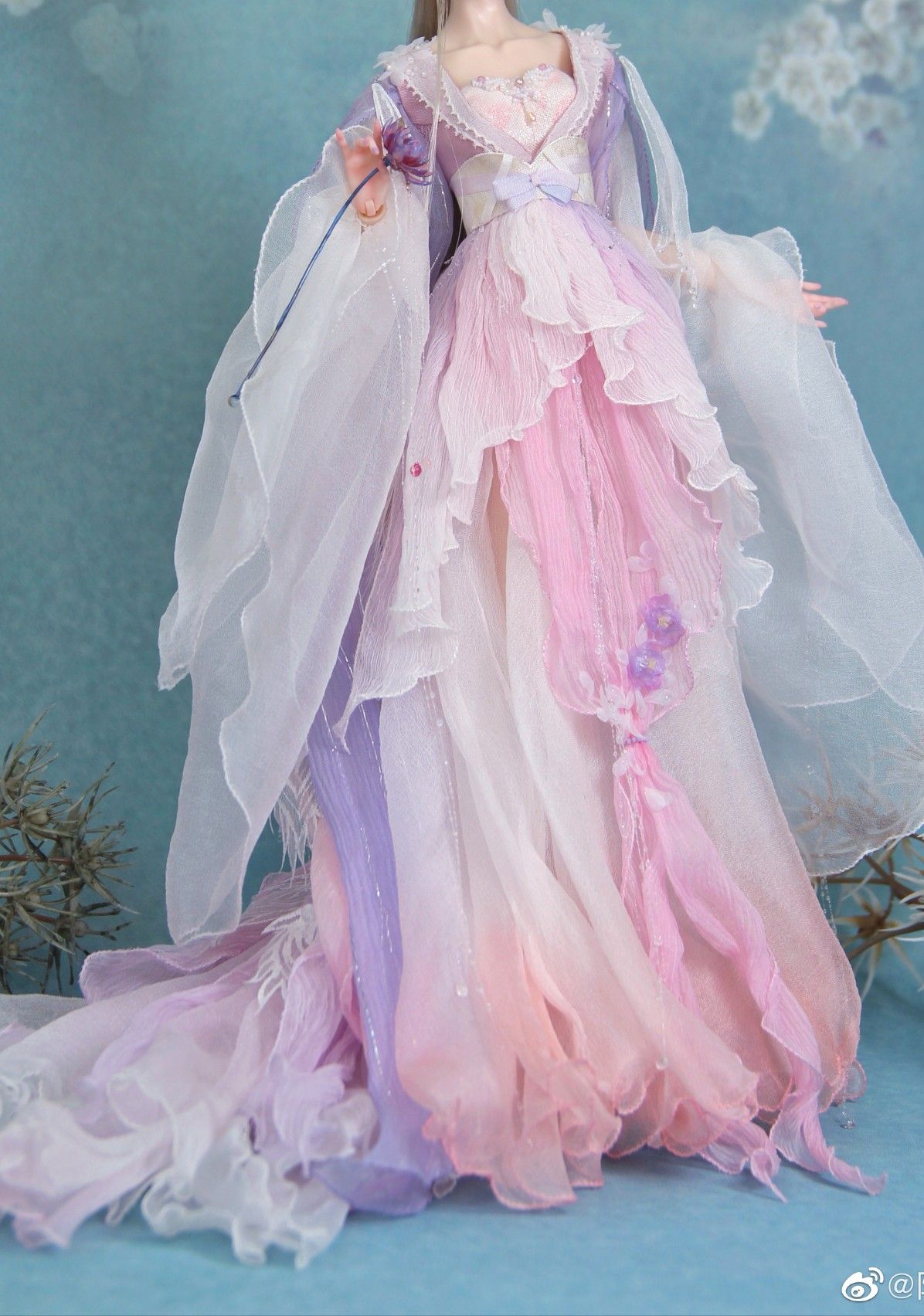 The Splendid Cloud-Shoulder Hanfu:Exploring the Fashion of 12-to 15-Year-Olds The Splendid Cloud-Shoulder Hanfu:Exploring the Fashion of 12-to 15-Year-Olds