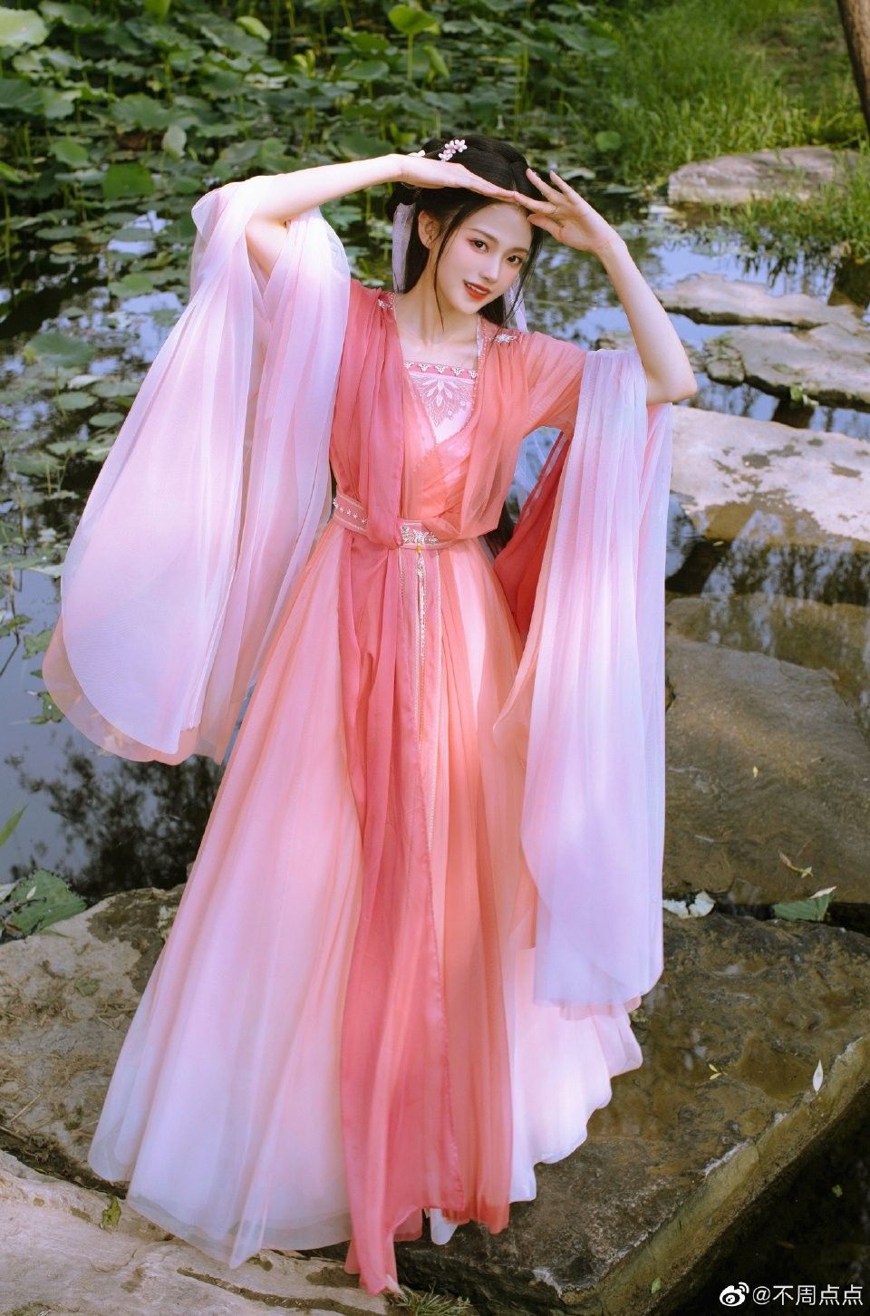 Hanfu Shoes in Summer:A 12-Year-Olds Perspective on Traditional Chinese Footwear