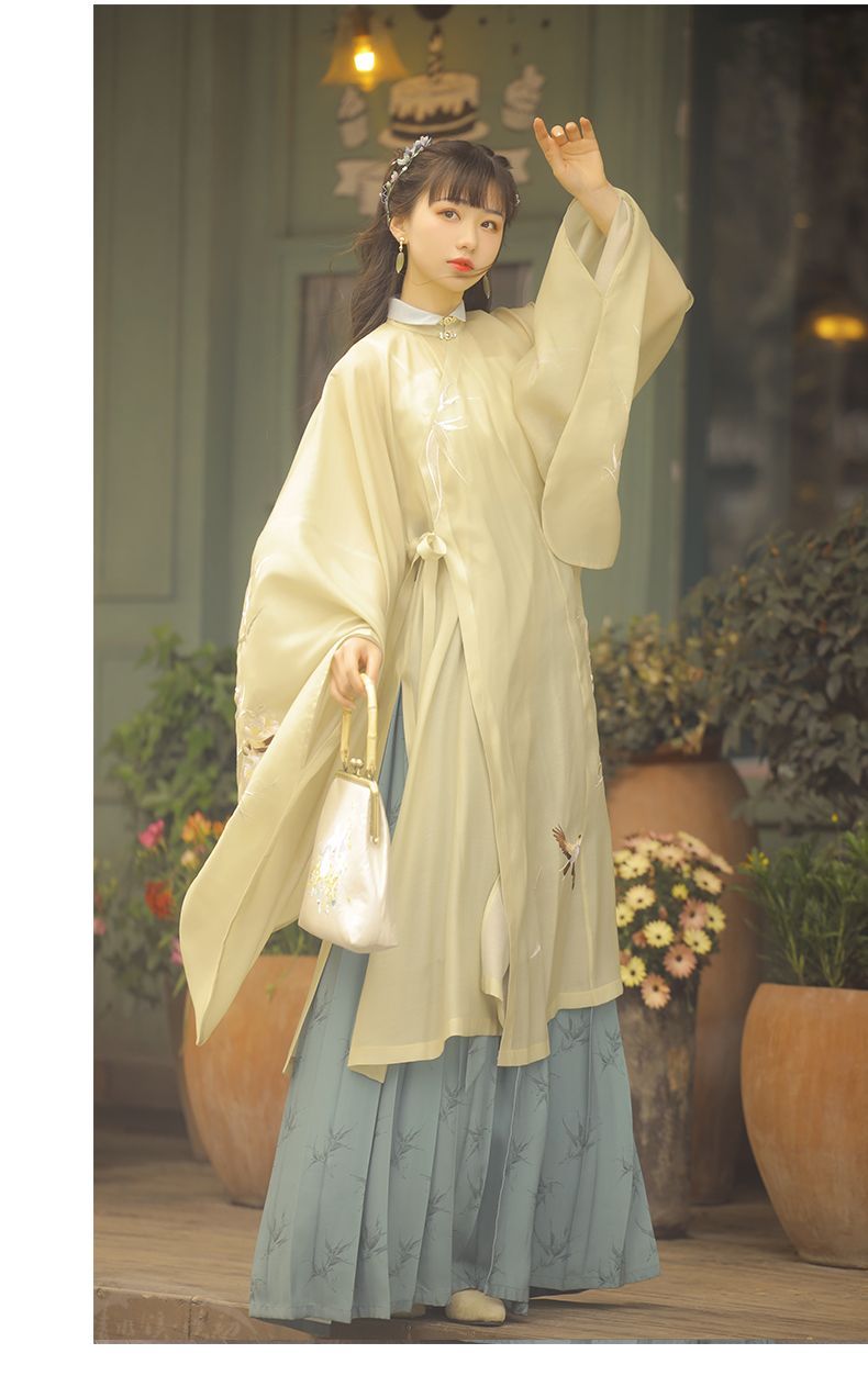 Green Hills and the Hidden Charm of Traditional Hanfu:A Journey into Chinese Cultural Clothing Green Hills and the Hidden Charm of Traditional Hanfu:A Journey into Chinese Cultural Clothing