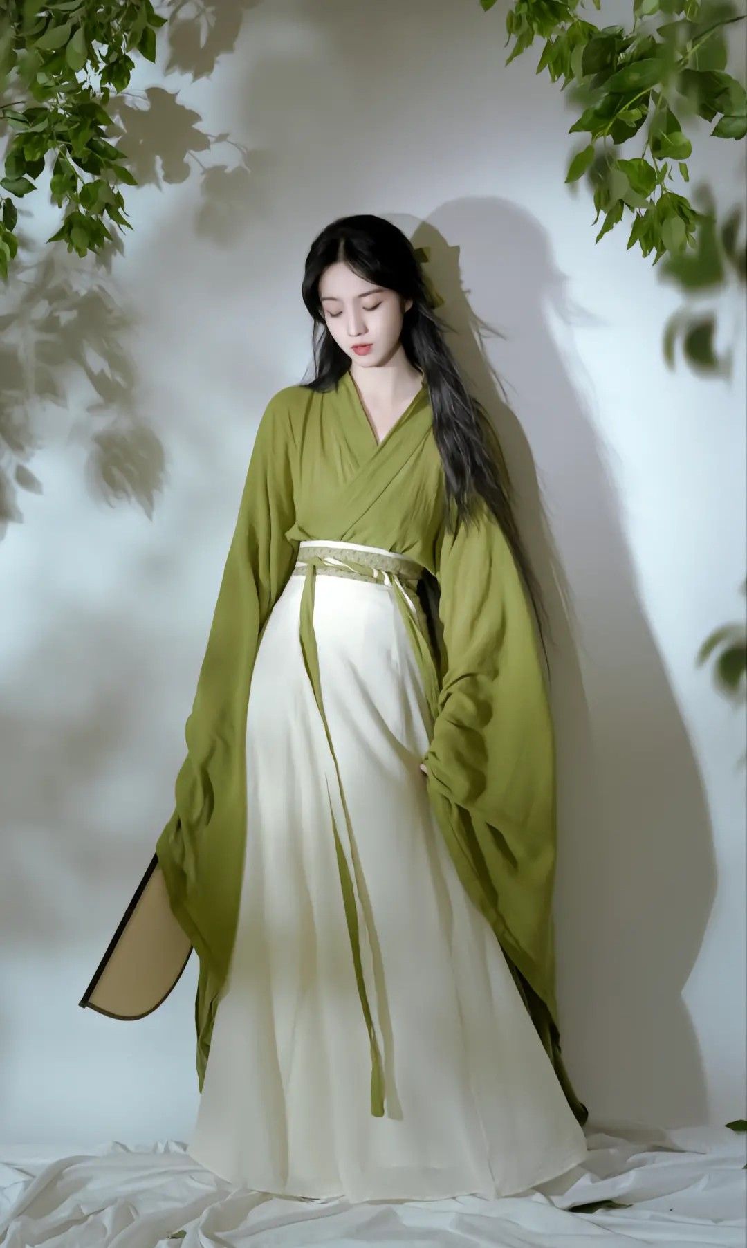 The Rise of Hanfu Fashion:The Enchanting Charm of Ancient Costume Women in Vibrant Red
