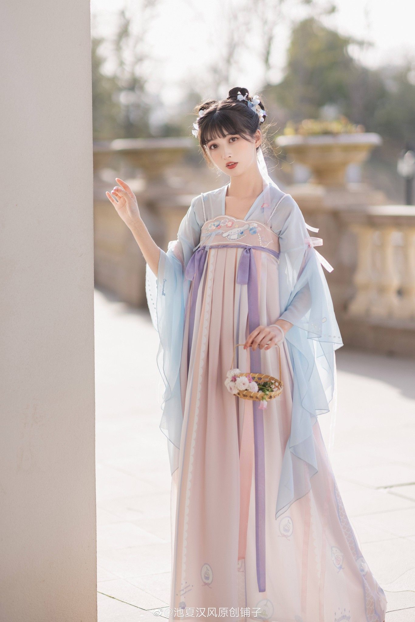 Elegant and Adorable:The World of a 10-Year-Old Girl in Traditional Chinese Hanfu Dress Elegant and Adorable:The World of a 10-Year-Old Girl in Traditional Chinese Hanfu Dress