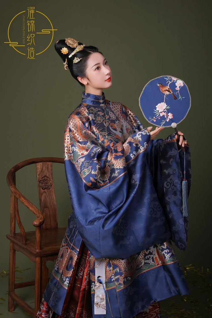 The Enchantment of a Hooded Cape with a Horseface Skirt The Enchantment of a Hooded Cape with a Horseface Skirt