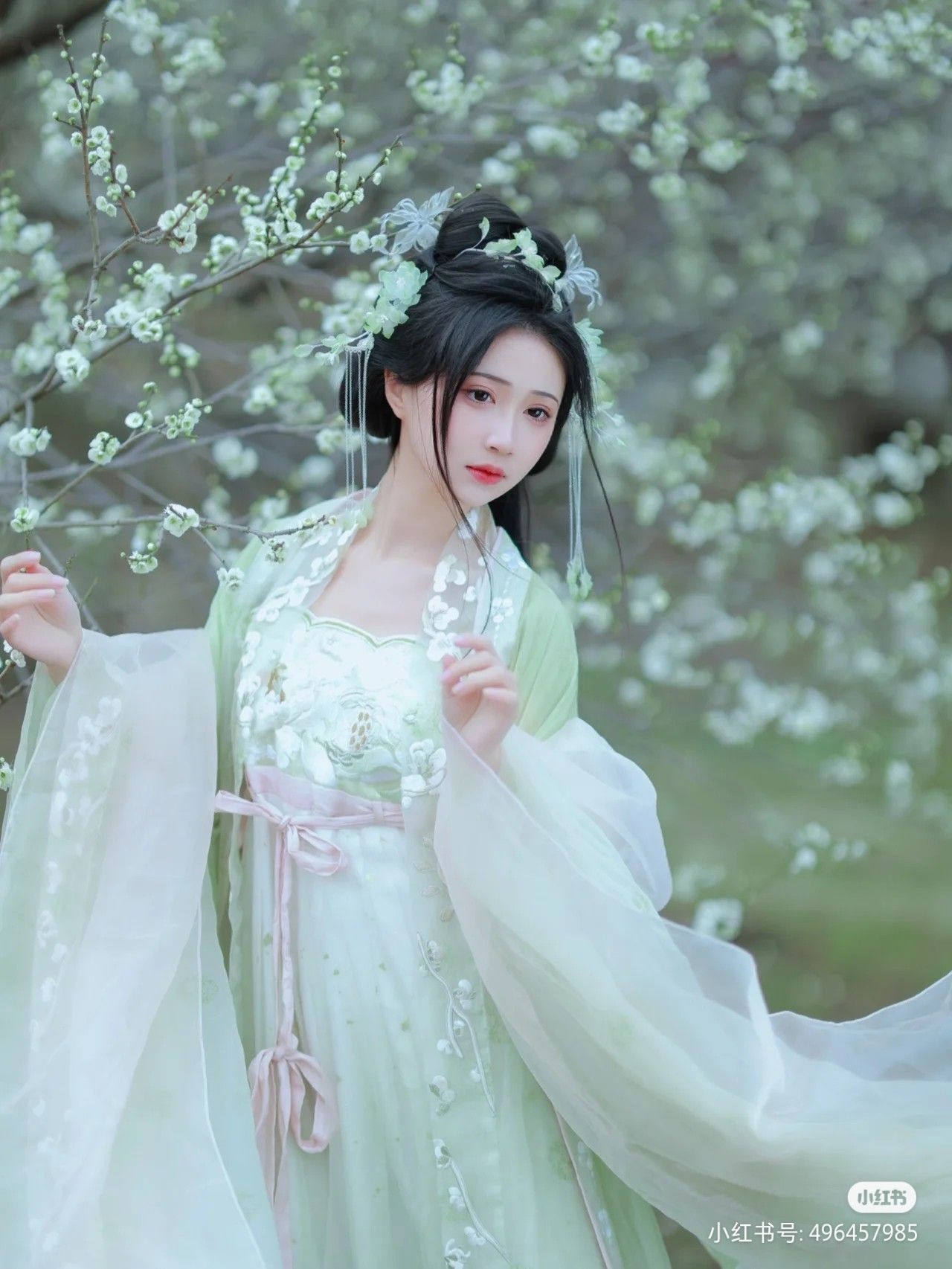 Hanfu Fashion:Exploring the Allure of Yang Zis Traditional Chinese Attire