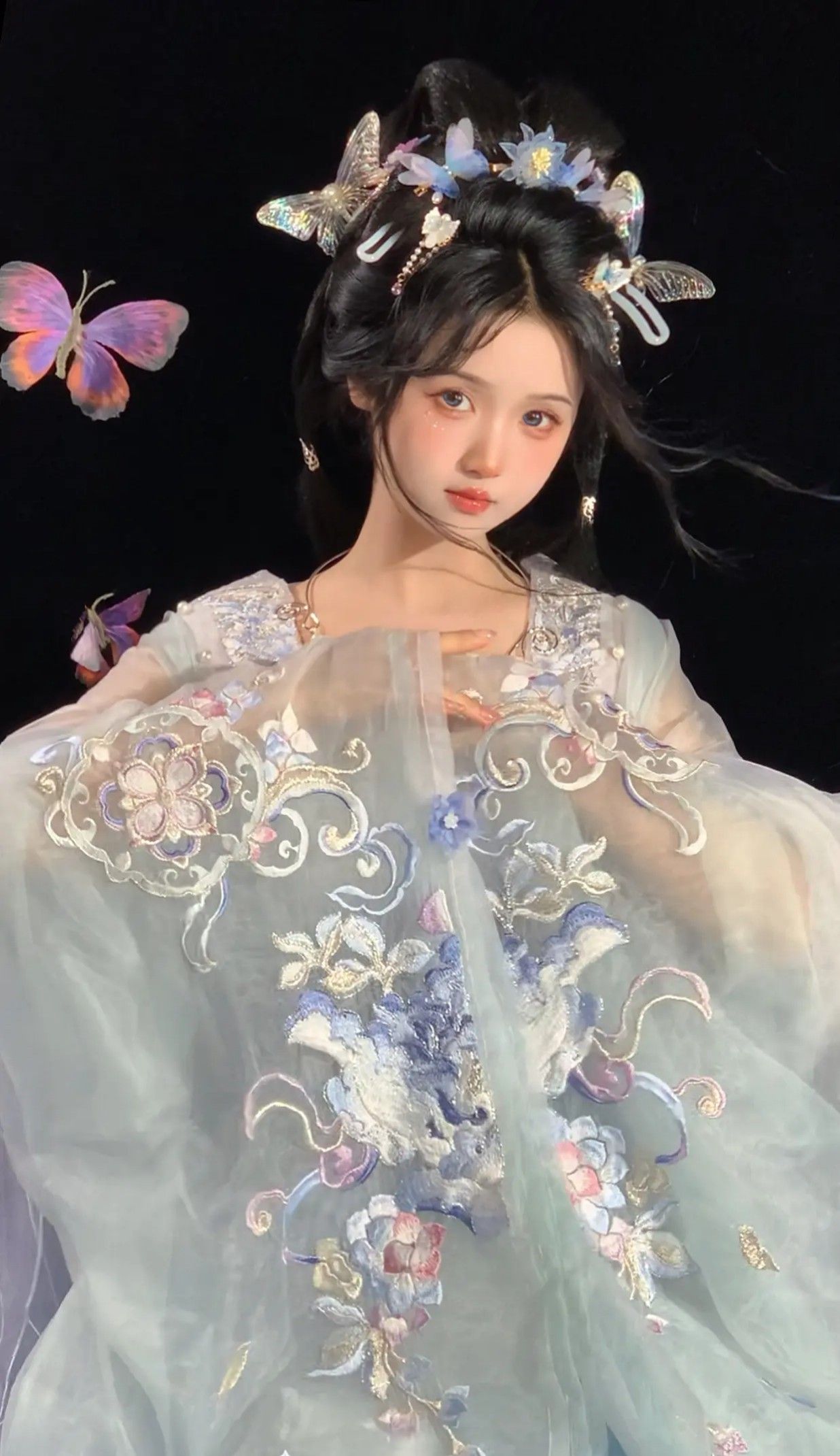 Fringes on Cheongsam:A Blend of Tradition and Modernity Fringes on Cheongsam:A Blend of Tradition and Modernity