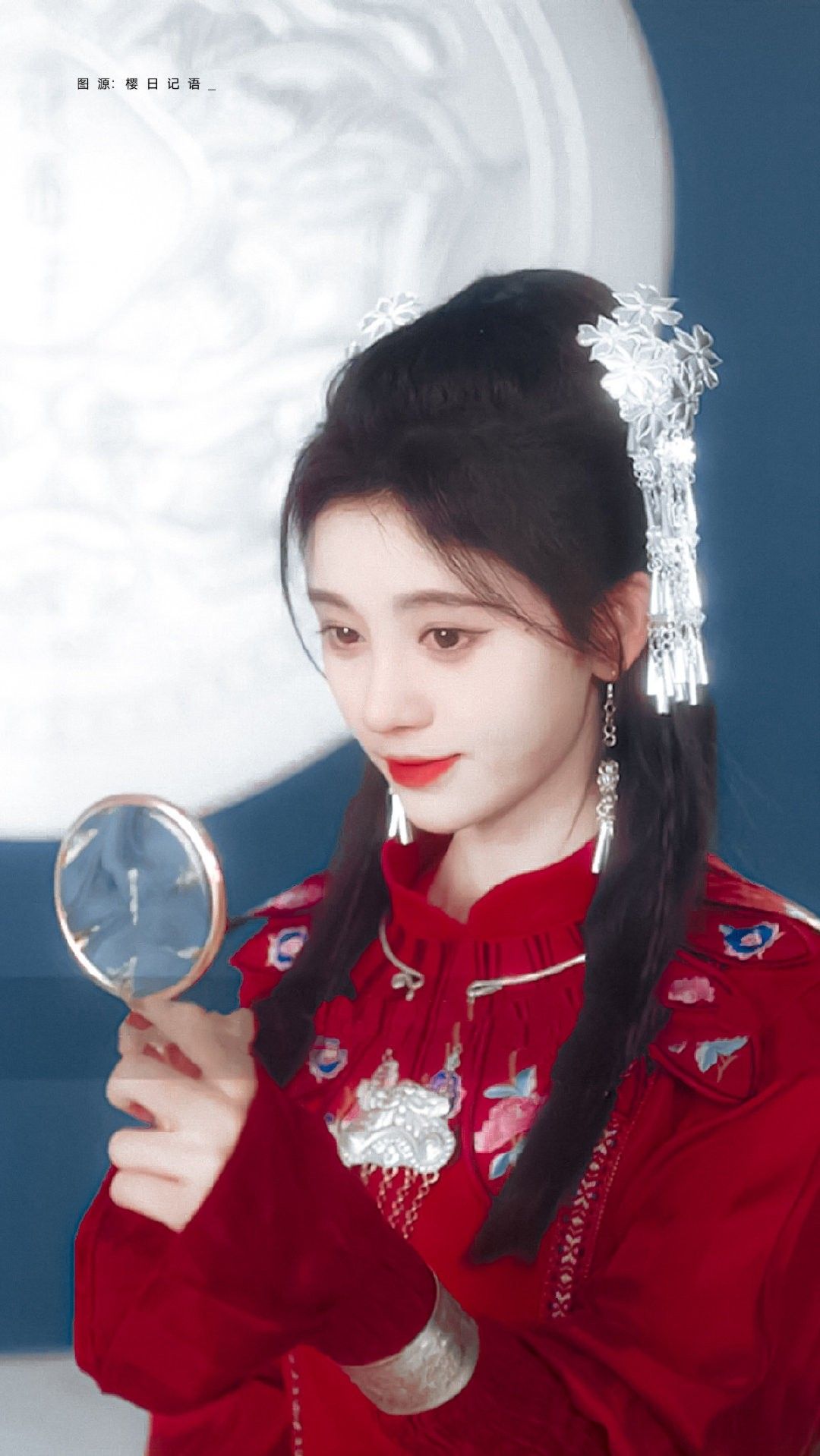 The Splendor of Hanfu Hair Accessories:The Story of Hair Combs and Crowns
