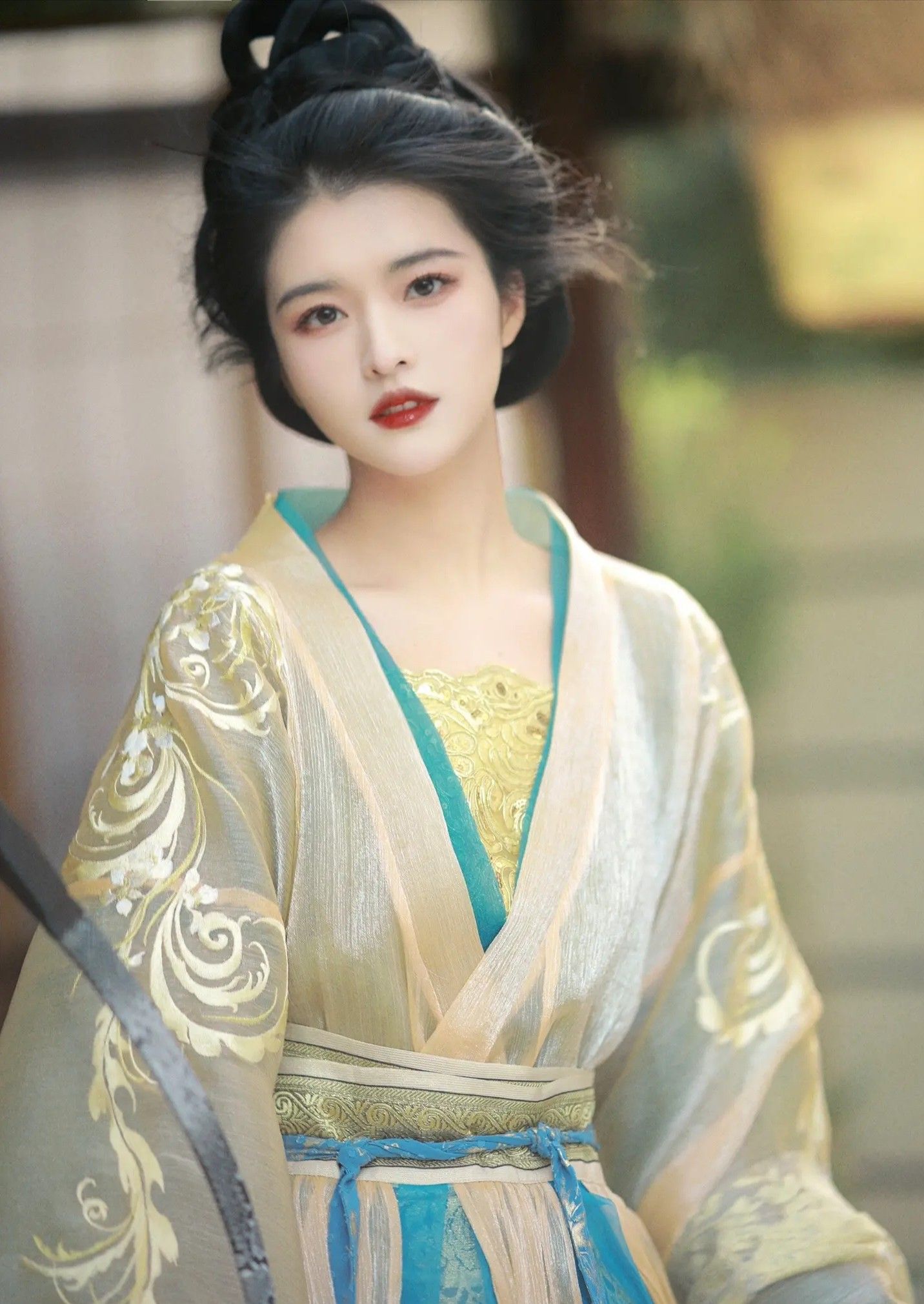 The Splendor of Song Dynasty Hanfu:The Aesthetic of Abalones Abalone-like Robes) The Splendor of Song Dynasty Hanfu:The Aesthetic of Abalones Abalone-like Robes)
