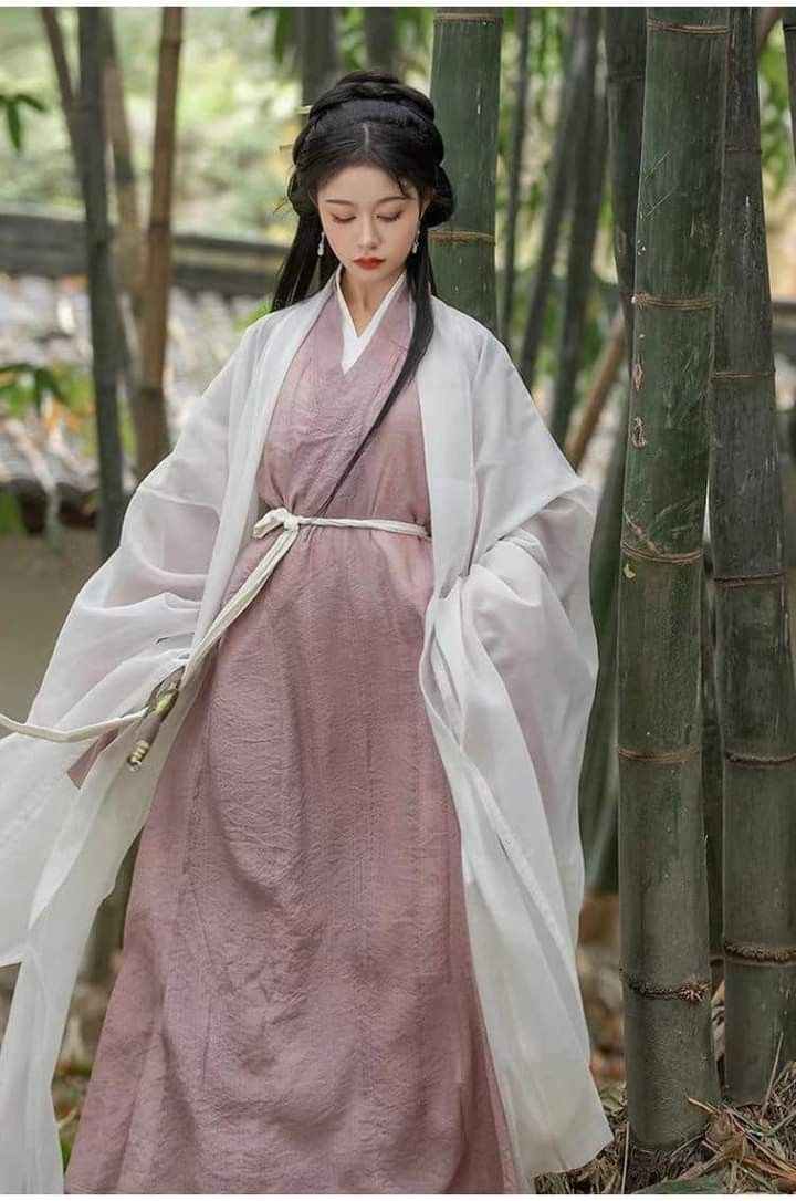Engaged in Traditional Splendor:The Rising Trend of Hanfu for Modern订婚仪式 Engaged in Traditional Splendor:The Rising Trend of Hanfu for Modern订婚仪式
