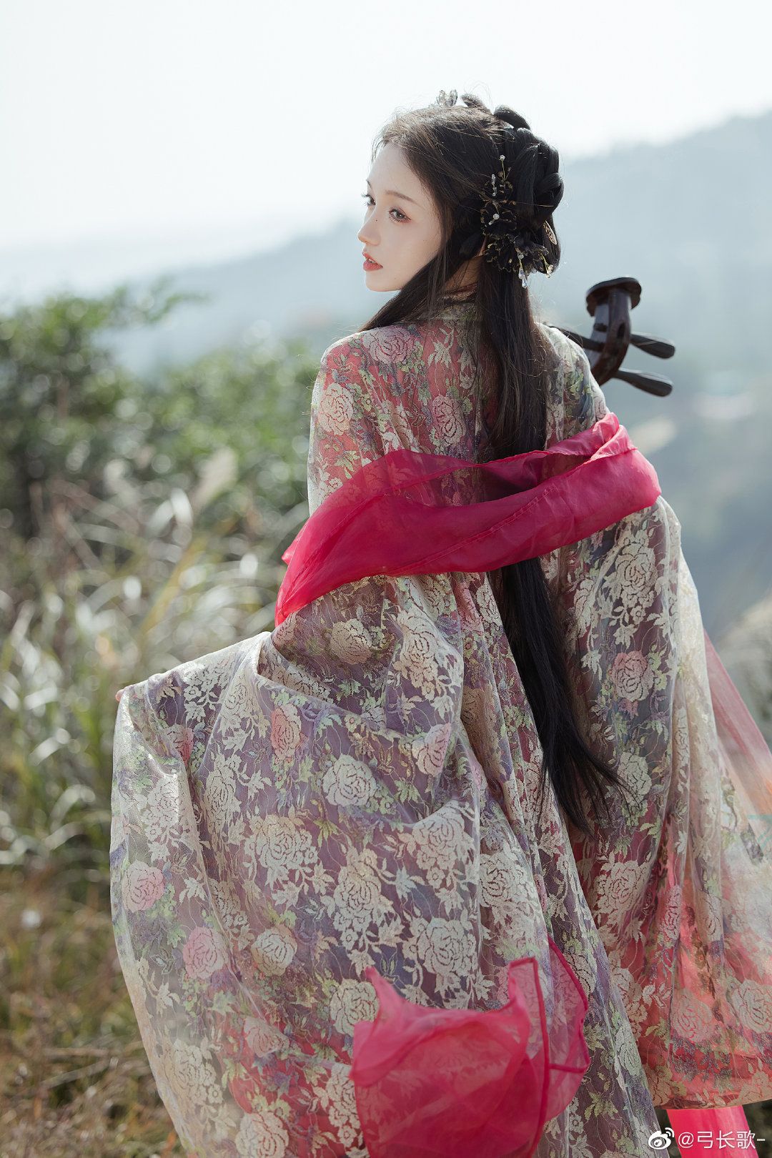 Princess Yao Yao:The Enchantment of Traditional Chinese Dress in a Girls World Princess Yao Yao:The Enchantment of Traditional Chinese Dress in a Girls World