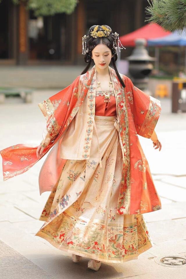 Original Hanfu Fashion:The Splendid Journey of Mu Ziyans Creativity Original Hanfu Fashion:The Splendid Journey of Mu Ziyans Creativity