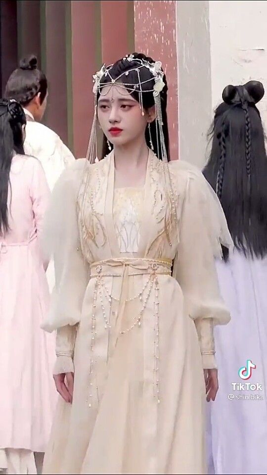 Reinventing the Cheongsam:2024 High-End Plus-Size Fashion Innovations Reinventing the Cheongsam:2024 High-End Plus-Size Fashion Innovations