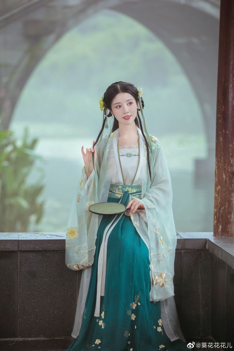 The Splendor of Traditional Chinese Fashion:The Story of Hanfu for Women in China The Splendor of Traditional Chinese Fashion:The Story of Hanfu for Women in China