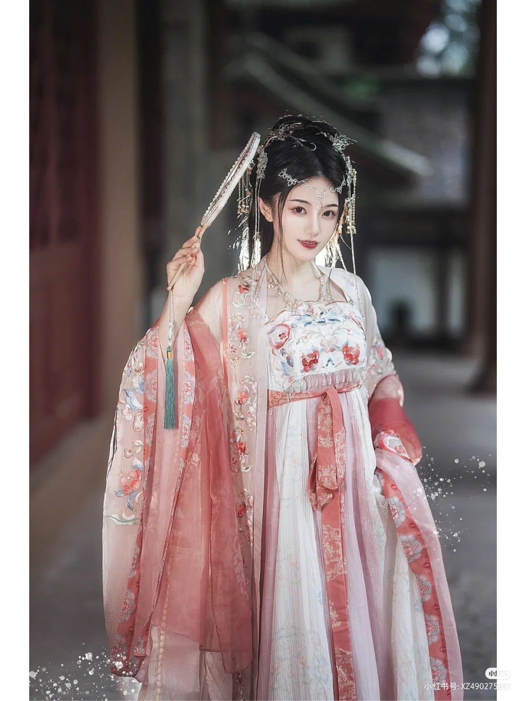 Young and Chic:The Rise of Silk Cheongsam for Modern Girls