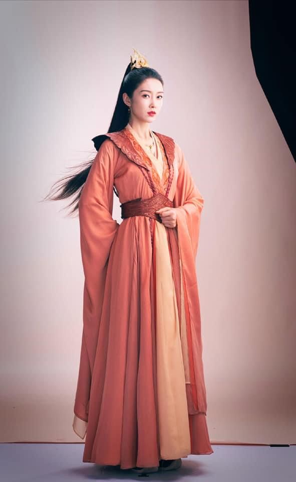 Neo-Chinese Horseback Skirt Style as a Toast-Wearing Attire:A Blend of Tradition and Modernity Neo-Chinese Horseback Skirt Style as a Toast-Wearing Attire:A Blend of Tradition and Modernity