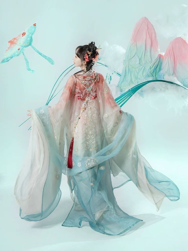 The Cheongsam at the Banquet:A Blend of Tradition and Elegance