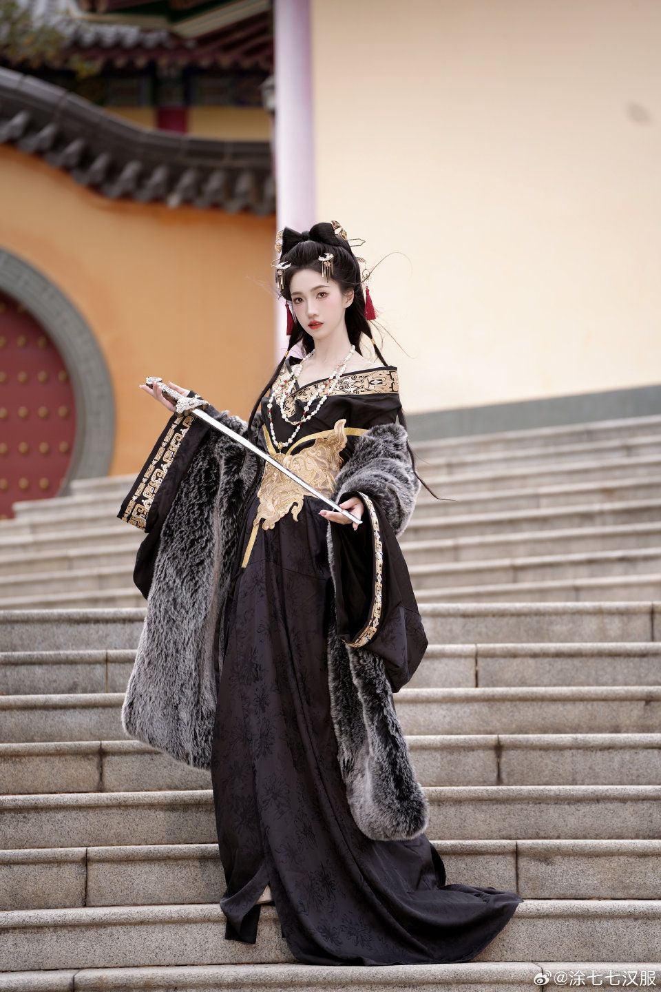 Summer in Traditional Chinese Clothing:The Allure of Hanfu for Modern Women Summer in Traditional Chinese Clothing:The Allure of Hanfu for Modern Women