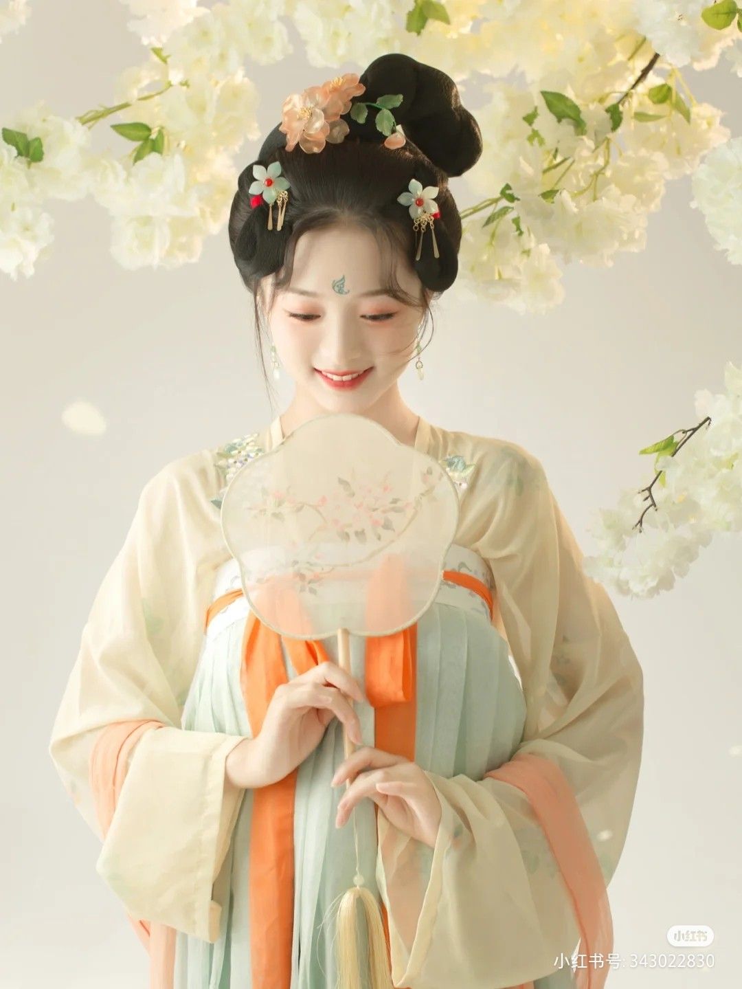 Traditional Chinese-Style Womens Tang Suit Jacket Traditional Chinese-Style Womens Tang Suit Jacket