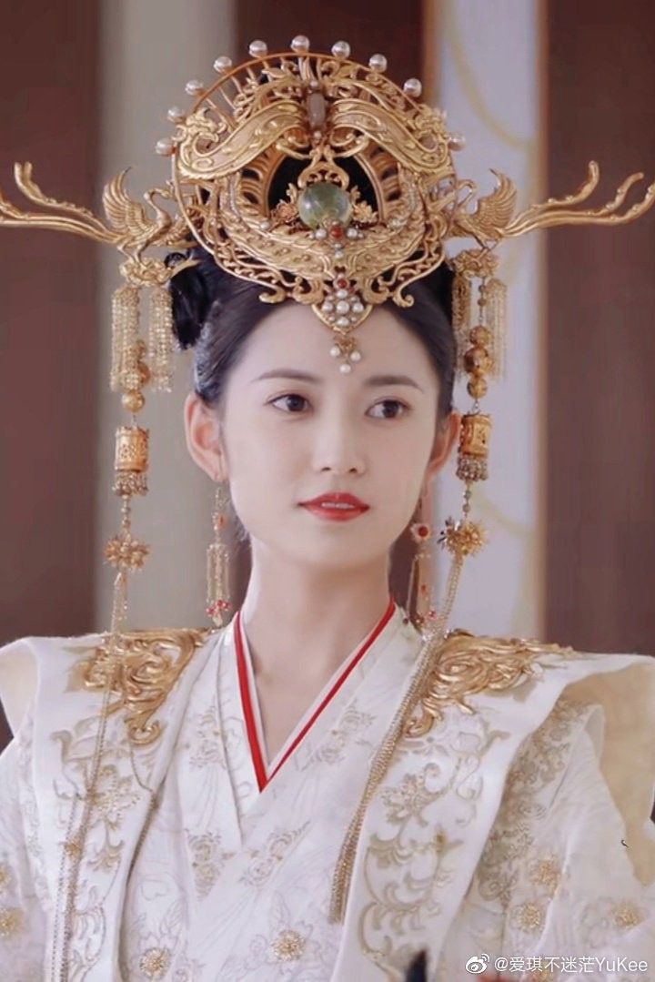 The Rise of the 2023 Horseface Skirt and its Earring Accessories The Rise of the 2023 Horseface Skirt and its Earring Accessories