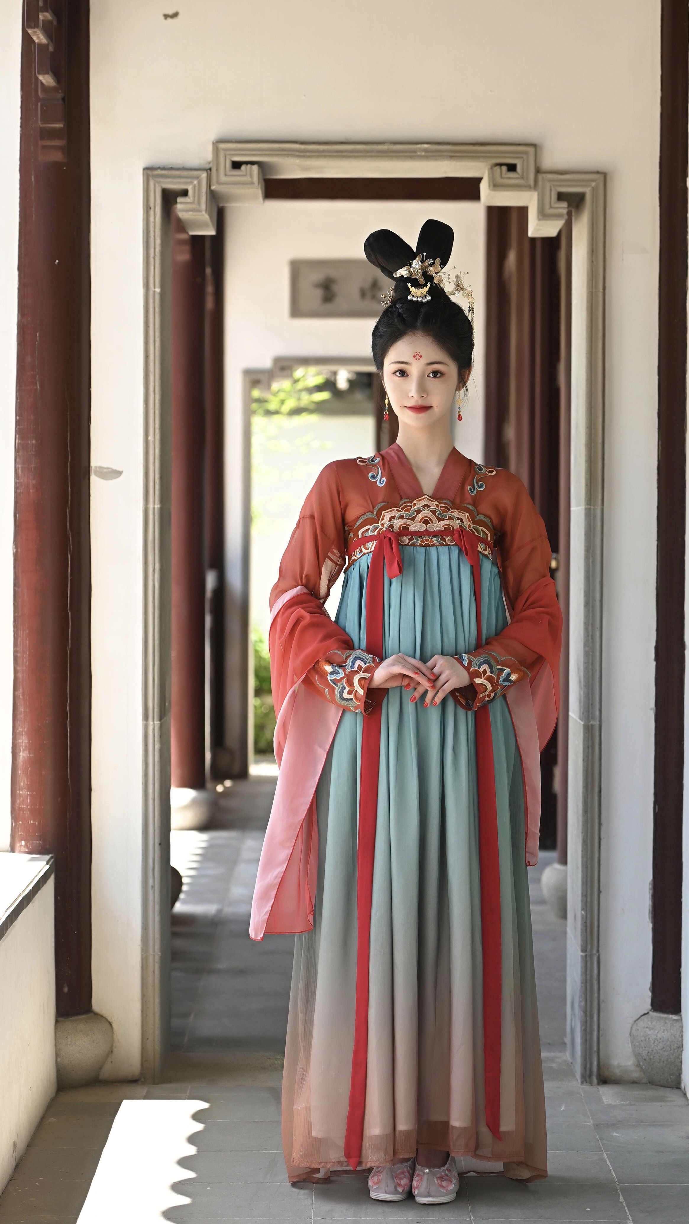 The Rise of Hanfu Hair Accessories:The Allure of Hairpins and Tassel-Adorned Headdresses The Rise of Hanfu Hair Accessories:The Allure of Hairpins and Tassel-Adorned Headdresses