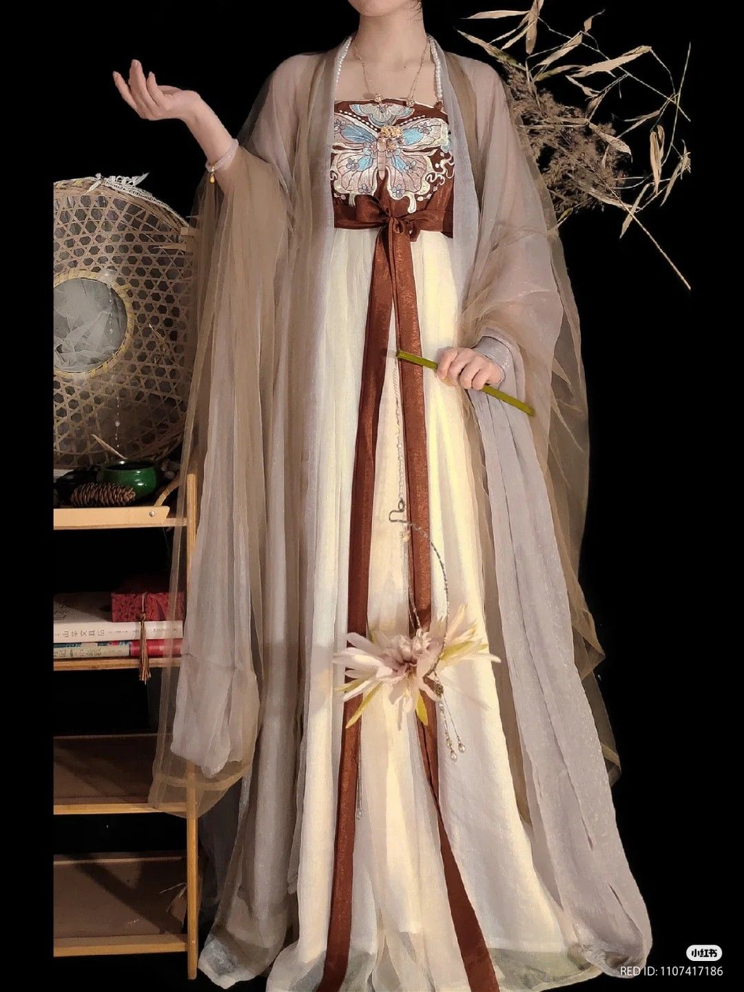 Vintage Headwear and Cheongsam:A Journey Through Traditional Elegance Vintage Headwear and Cheongsam:A Journey Through Traditional Elegance