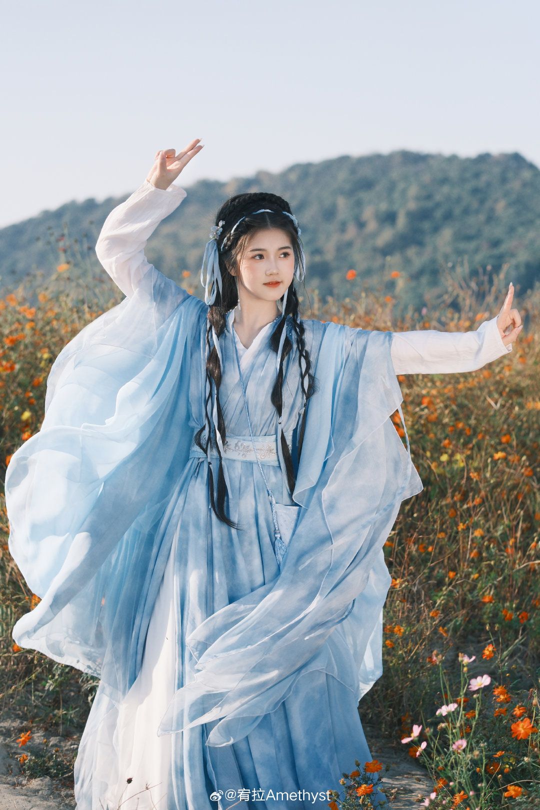 The Ethereal Journey of the Jade Rabbit Maiden in Traditional Hanfu Fashion
