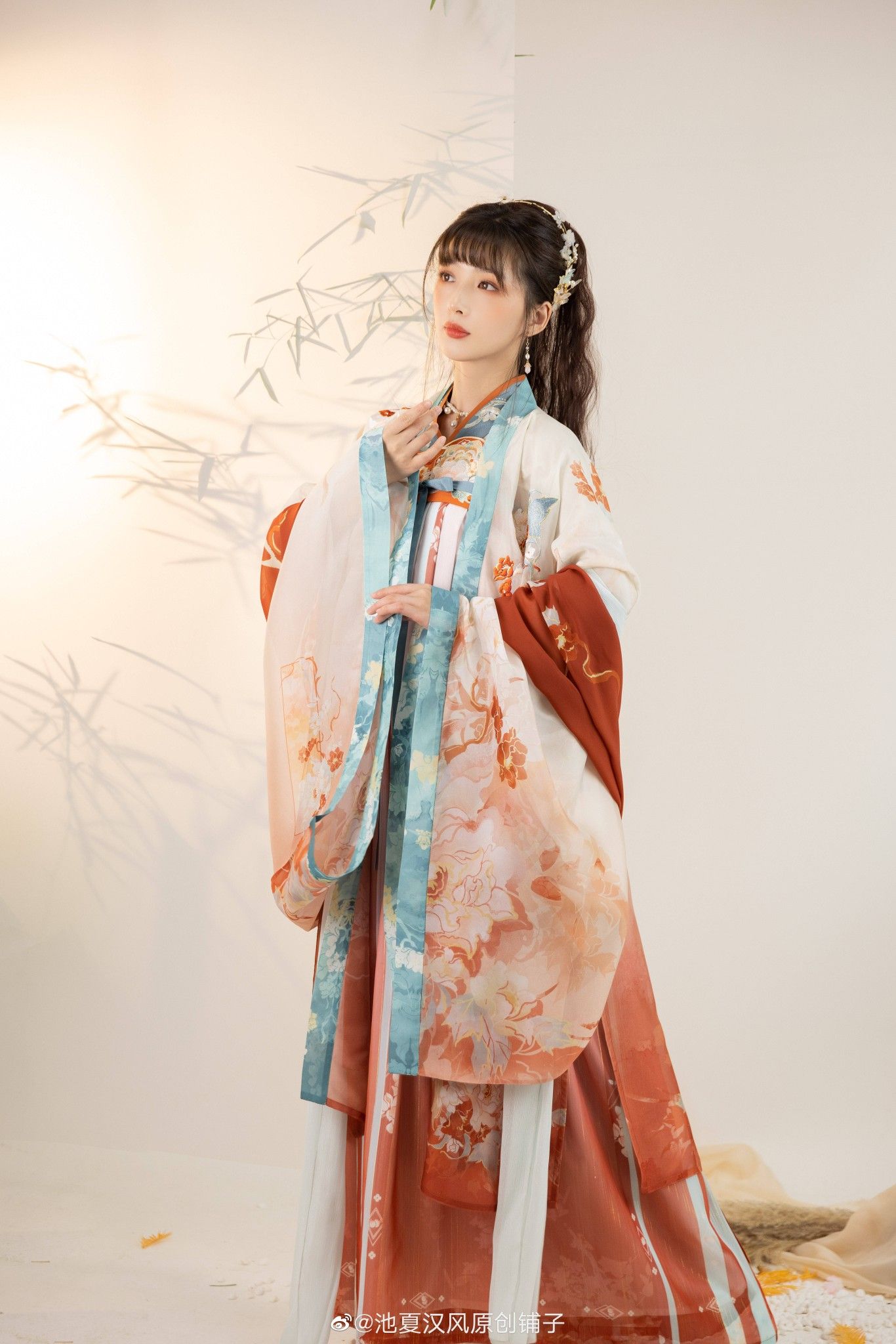 The Evolution of Cheongsam:A Cultural Exploration of Sexualized Traditional Dress The Evolution of Cheongsam:A Cultural Exploration of Sexualized Traditional Dress
