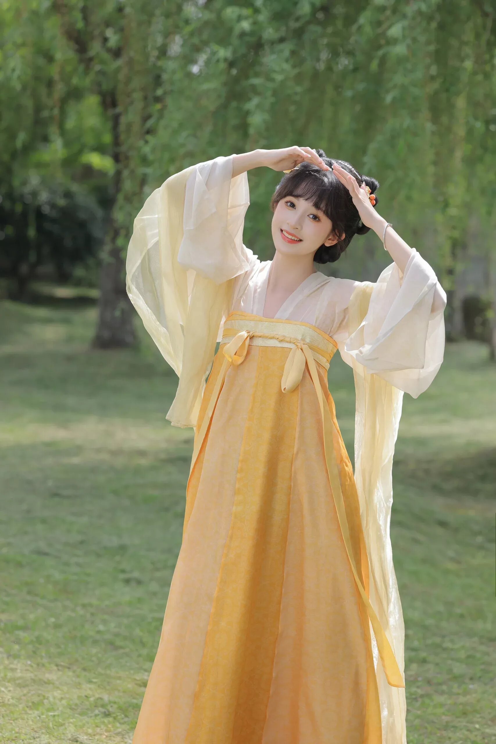 Green Autumn-Winter上衣 with Horseface Skirt:A Fashionable Blend of Tradition and Modernity Green Autumn-Winter上衣 with Horseface Skirt:A Fashionable Blend of Tradition and Modernity