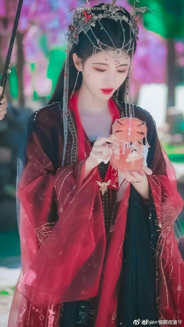 Summer in a Little Girls Cheongsam:A Tale of Tradition and Modernity Summer in a Little Girls Cheongsam:A Tale of Tradition and Modernity