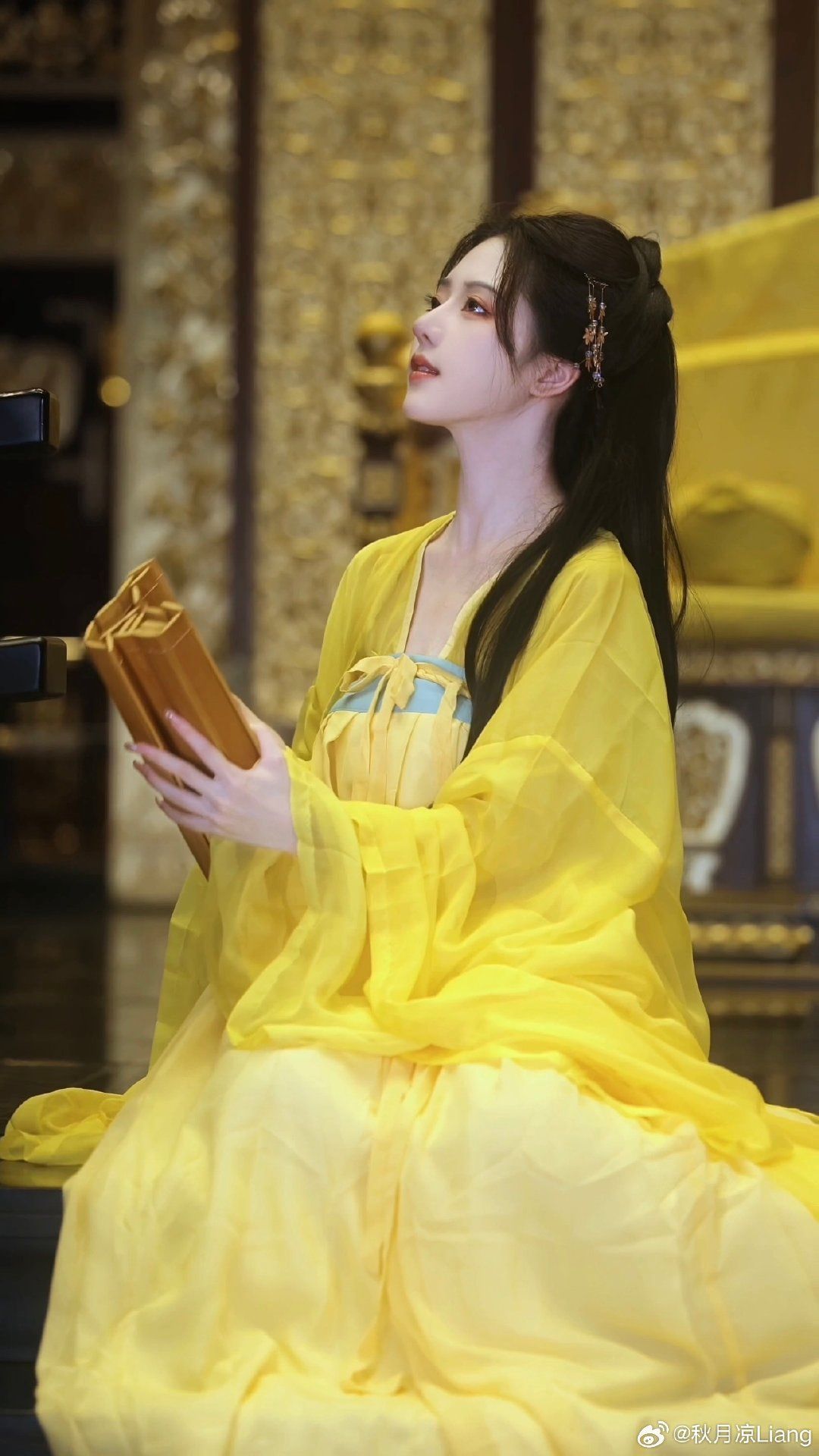 Princess Yaoyaos Encounter with the Divine Deer:A Journey into the World of Hanfu