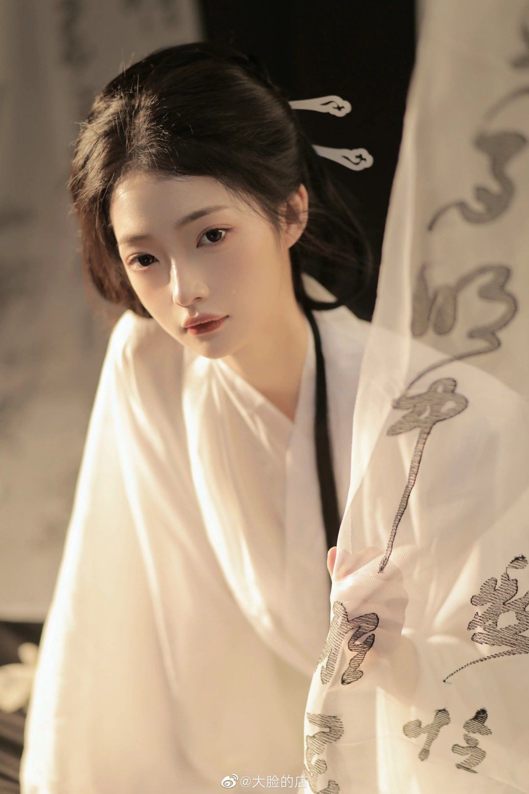 Vintage Shanghai Style:The Revival of Qipao in Fashion Shows