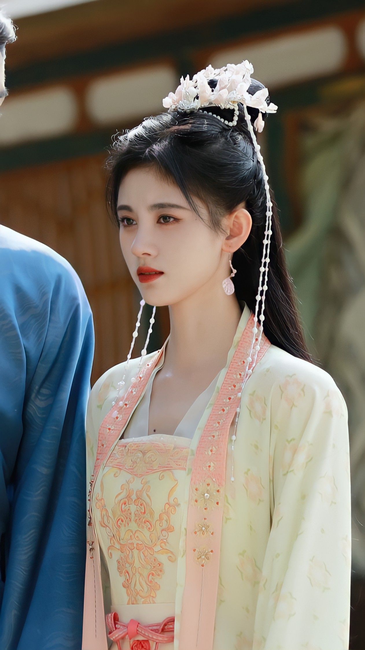 The Splendor of Traditional Chinese Wedding Attire:The Tang-Style Hanfu