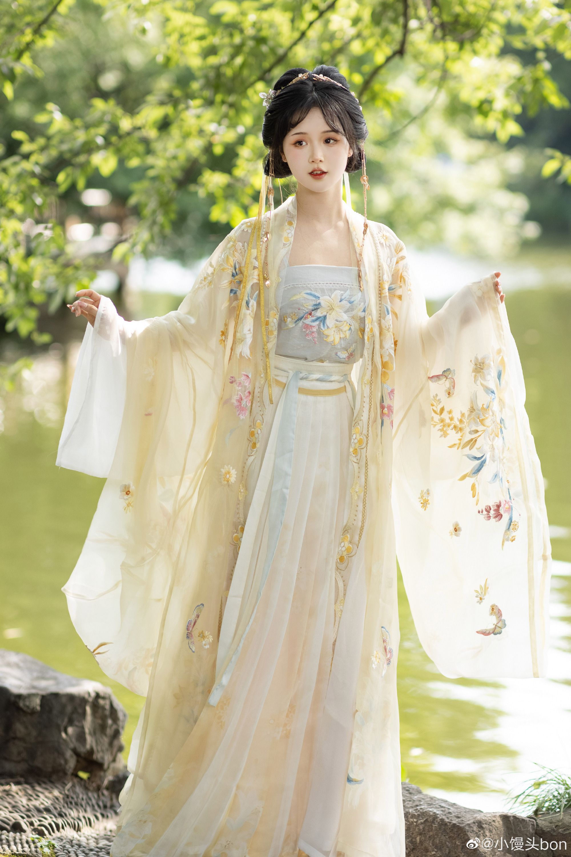 The Enchantment of Water Child:A Journey into the World of Hanfu Fashion