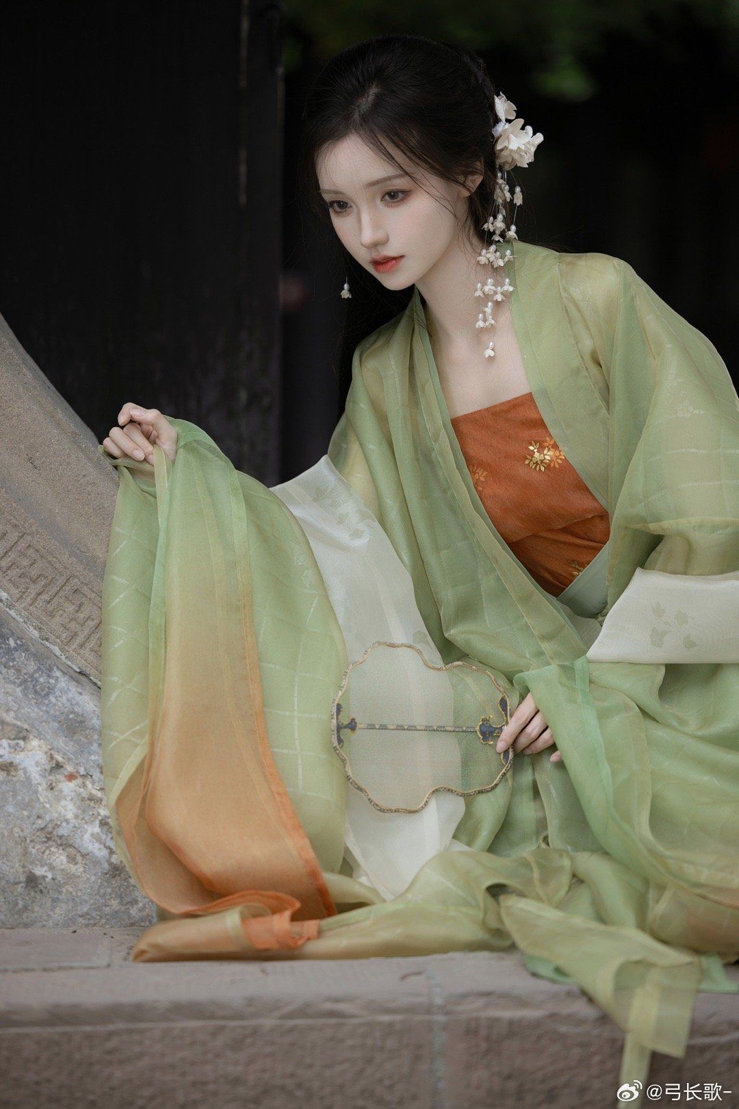 The Splendor of Red Lotus in Traditional Chinese Hanfu Fashion The Splendor of Red Lotus in Traditional Chinese Hanfu Fashion