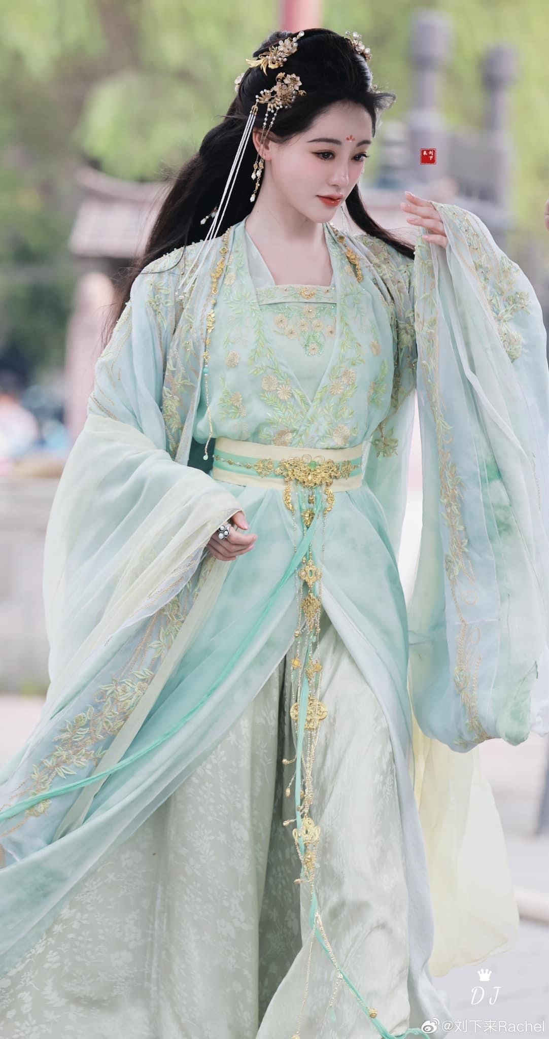 Embracing the Elegance of Styled Cheongsam:A Journey to Enhancing Your Figure Embracing the Elegance of Styled Cheongsam:A Journey to Enhancing Your Figure