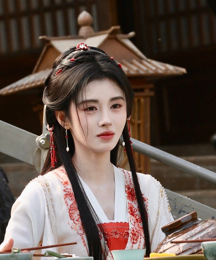 Daily Wear Hanfu Two-Piece Set for Girls:A Guide to Traditional Elegance Daily Wear Hanfu Two-Piece Set for Girls:A Guide to Traditional Elegance