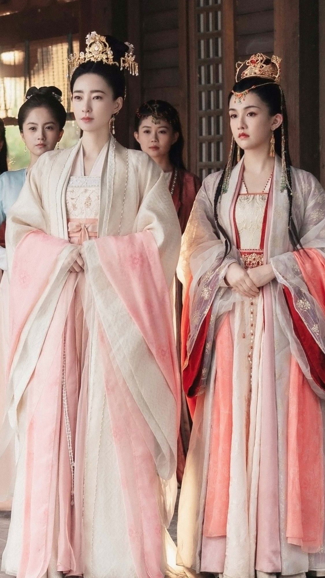 Warm and Elegant:A Guide to Hanfu Costumes for Little Girls