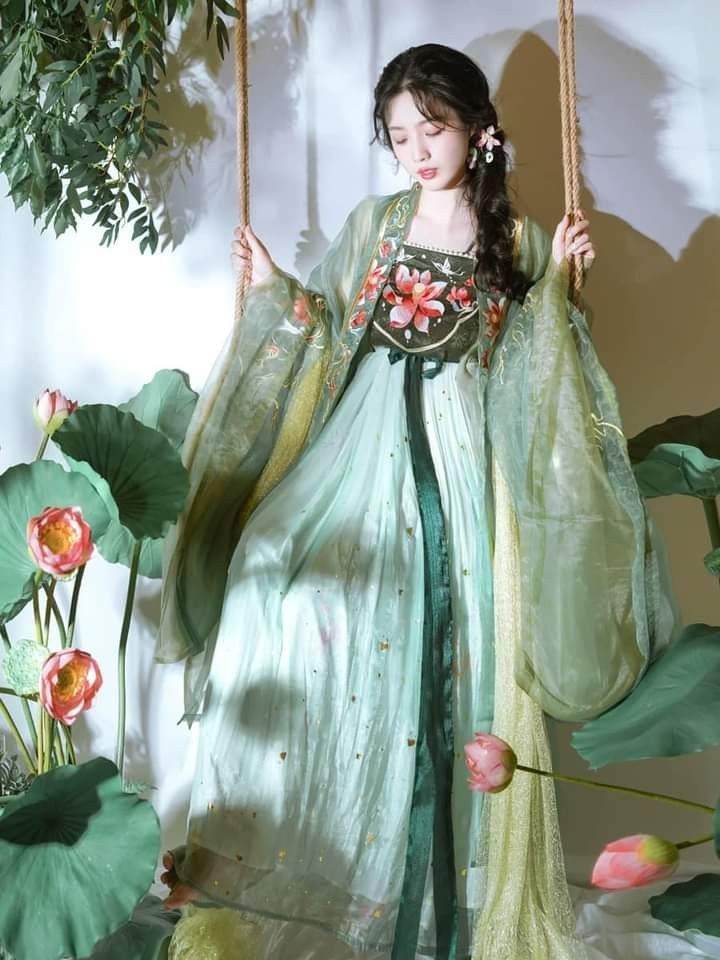 Daily Wear of Modernized Hanfu:The Evolution of Traditional Elegance into Modern Comfort