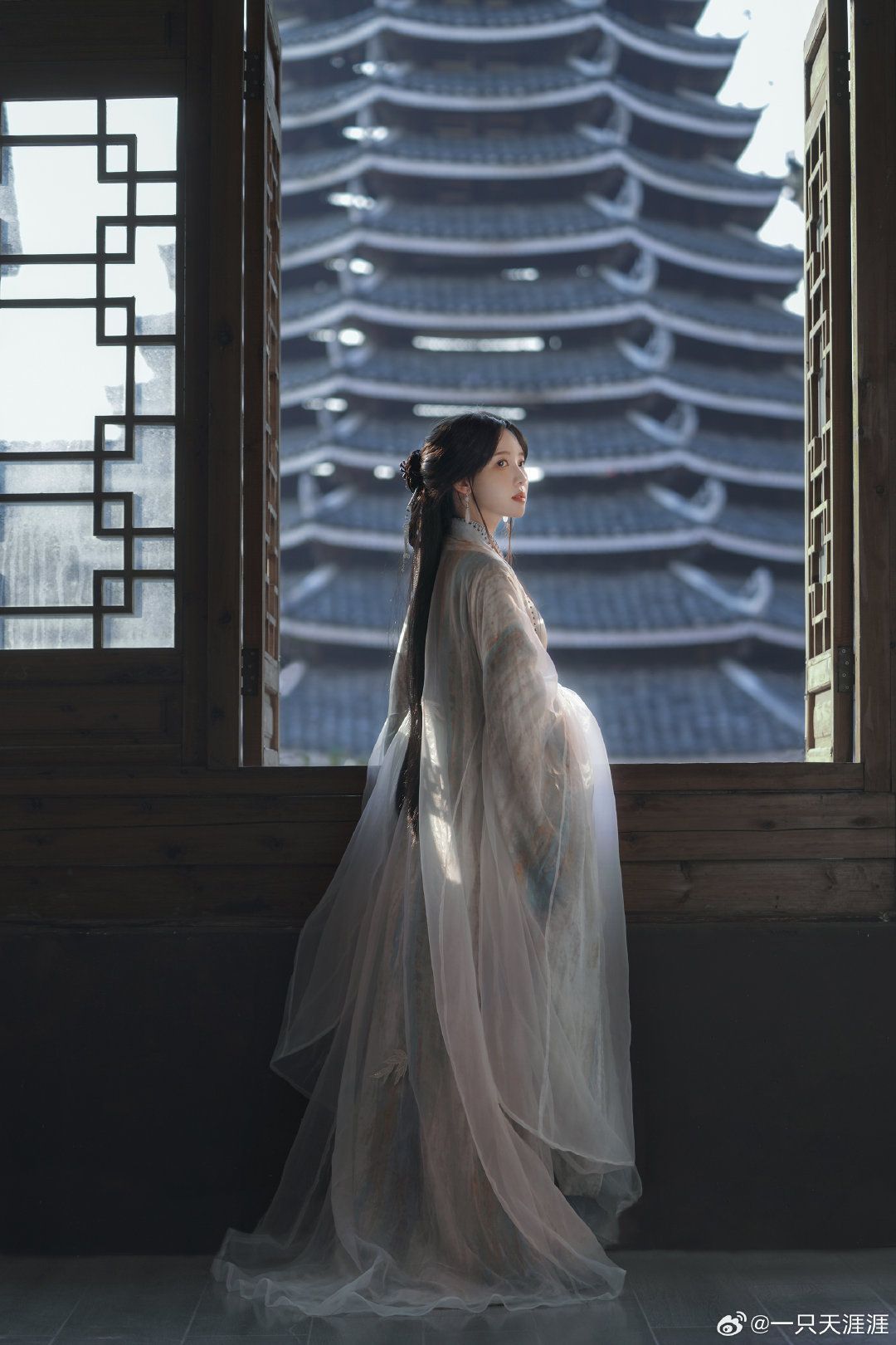 The Splendor of Hanfu:Exploring the Elegance of Yulouchun-Style Hanfu