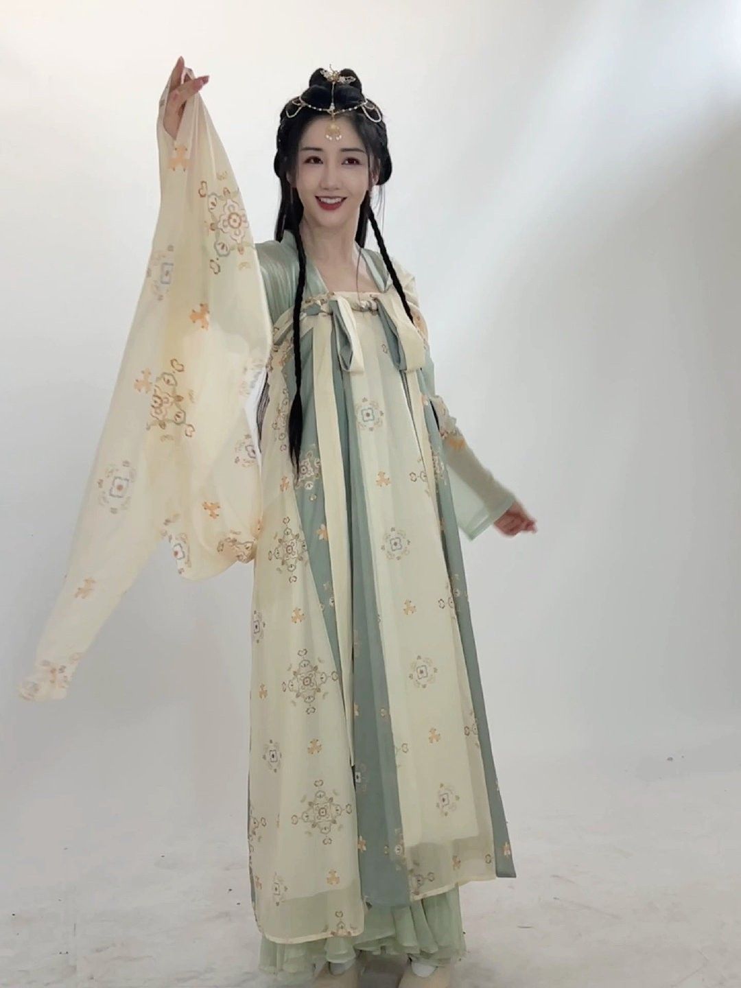 Martial Arts Heroes in Classic Hanfu:A Journey into the World of Chinese Wushu Martial Arts Heroes in Classic Hanfu:A Journey into the World of Chinese Wushu