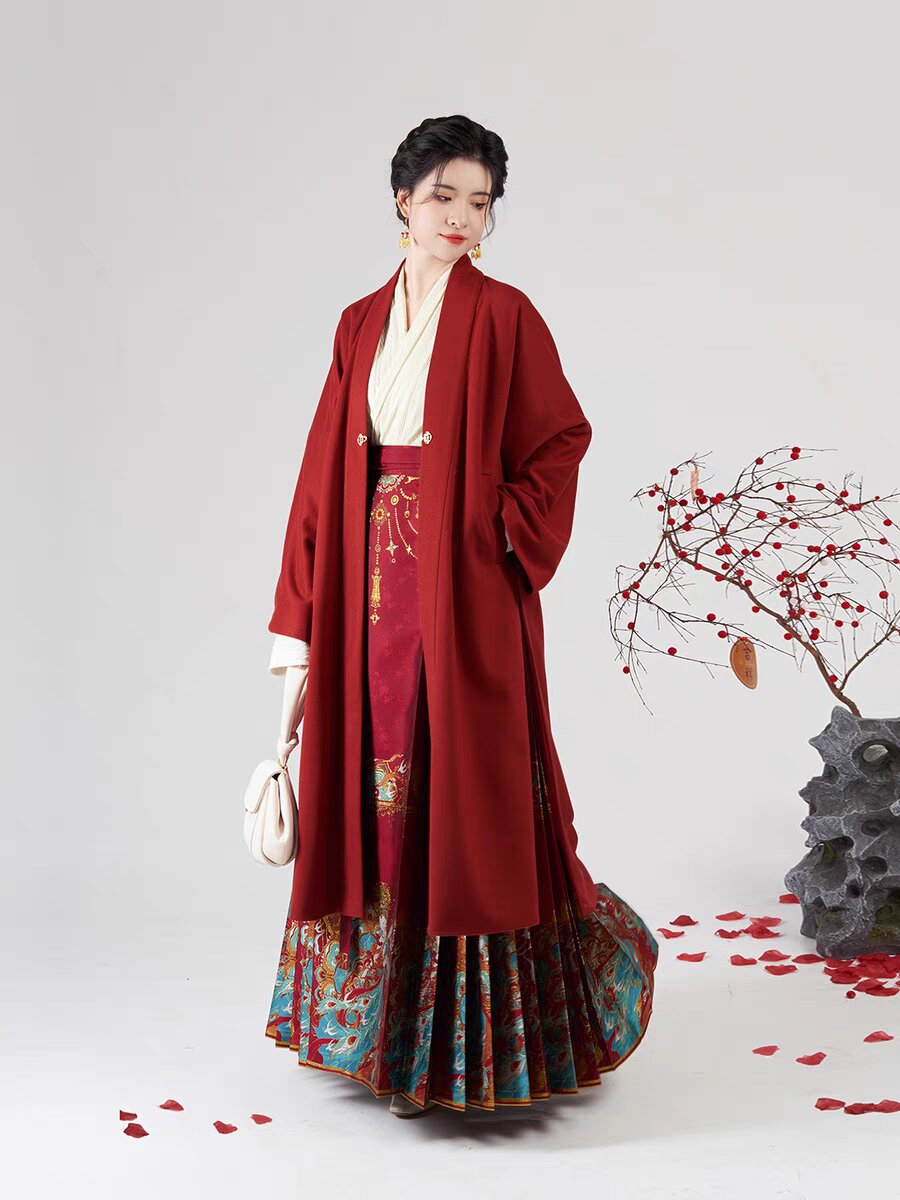 Embracing Innovation:The Evolution of Cheongsam Design with a Bowknot Charm Embracing Innovation:The Evolution of Cheongsam Design with a Bowknot Charm