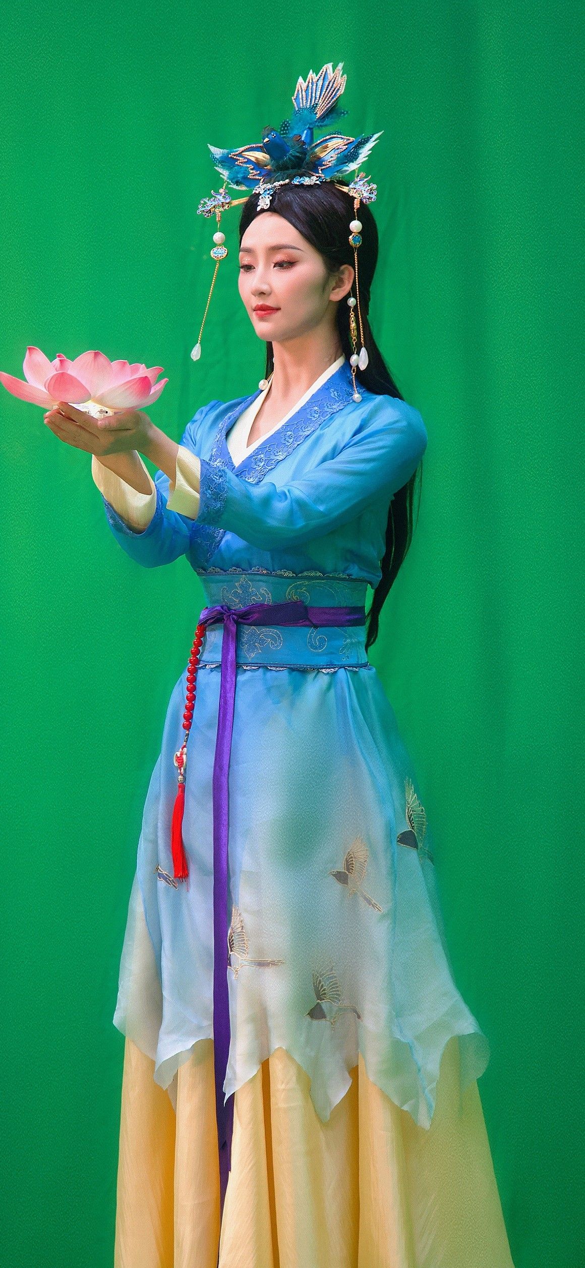 The Enchanting Beauty of Yang Yuanhui in Hanfu as Change the Moon Goddess The Enchanting Beauty of Yang Yuanhui in Hanfu as Change the Moon Goddess