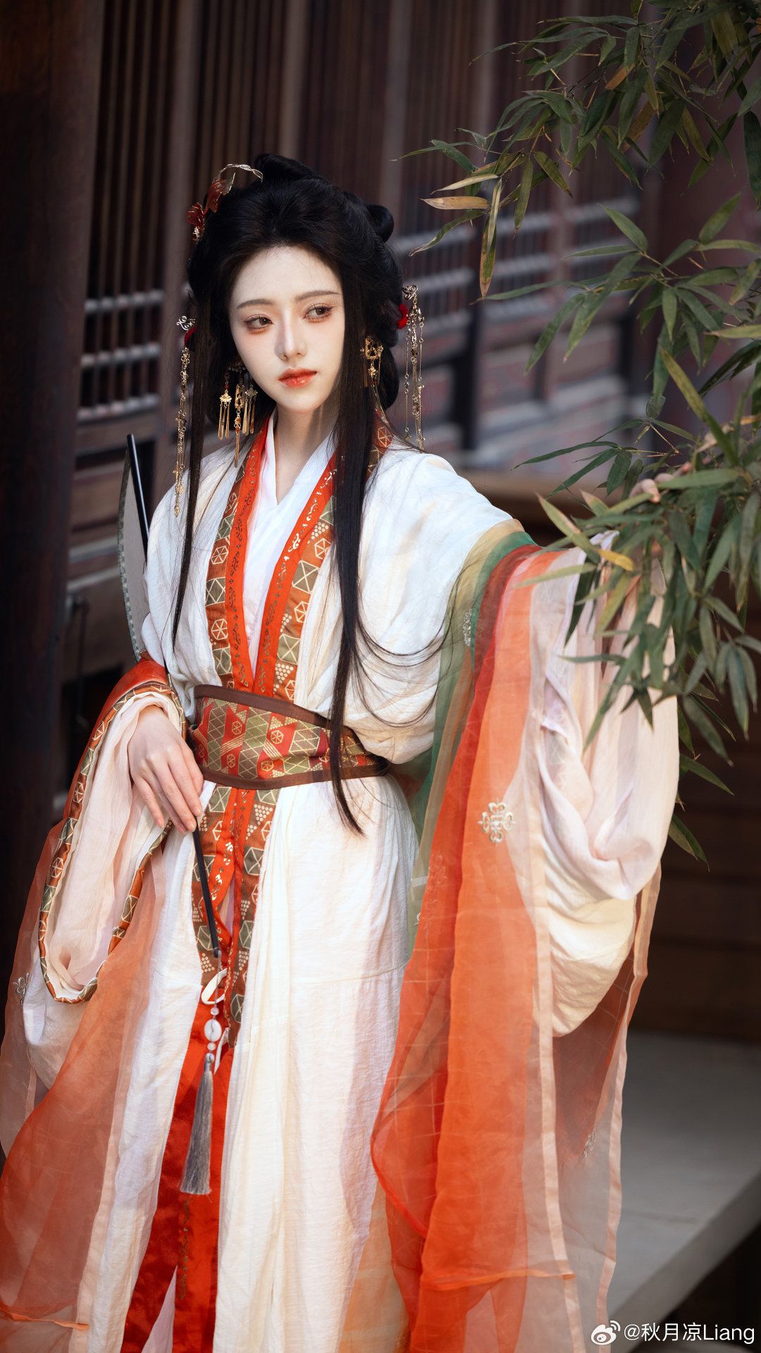 The Red Dragon-Patterned Tang Suit:Embodying Traditional Chinese Splendor