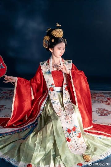 Brightening Summer with Traditional Hanfu:The Ultimate Guide to Enhancing Your Skins Radiance Brightening Summer with Traditional Hanfu:The Ultimate Guide to Enhancing Your Skins Radiance