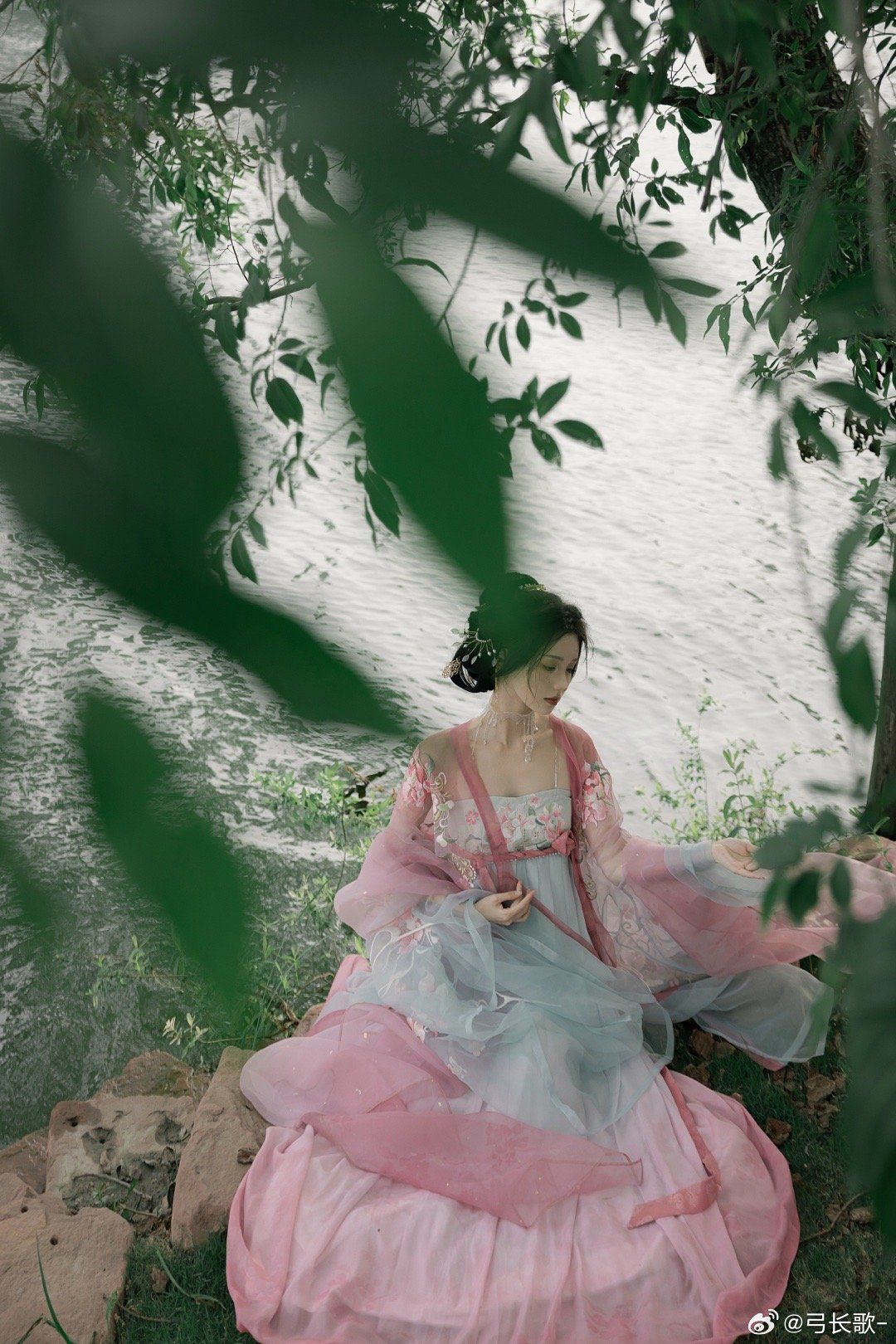 The Splendor of Heavy Work Embroidery in Traditional Hanfu Four-Piece Set