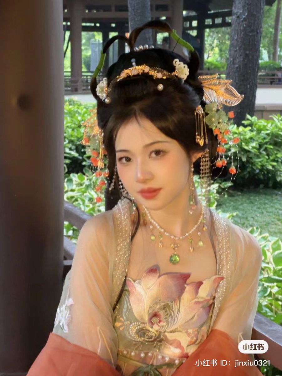 Chinese Childrens Cheongsam:A Guide for Big Kids