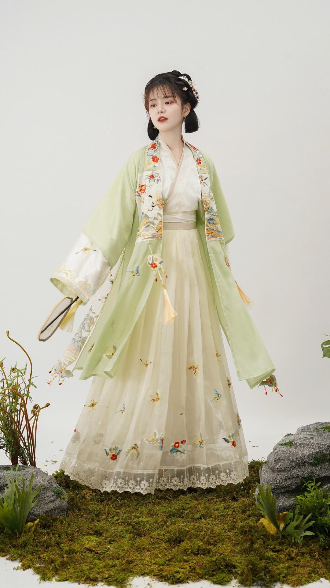 Pavilion Skirt,Hairpins,and Ribbon:The Elegance of Traditional Chinese Dress Pavilion Skirt,Hairpins,and Ribbon:The Elegance of Traditional Chinese Dress
