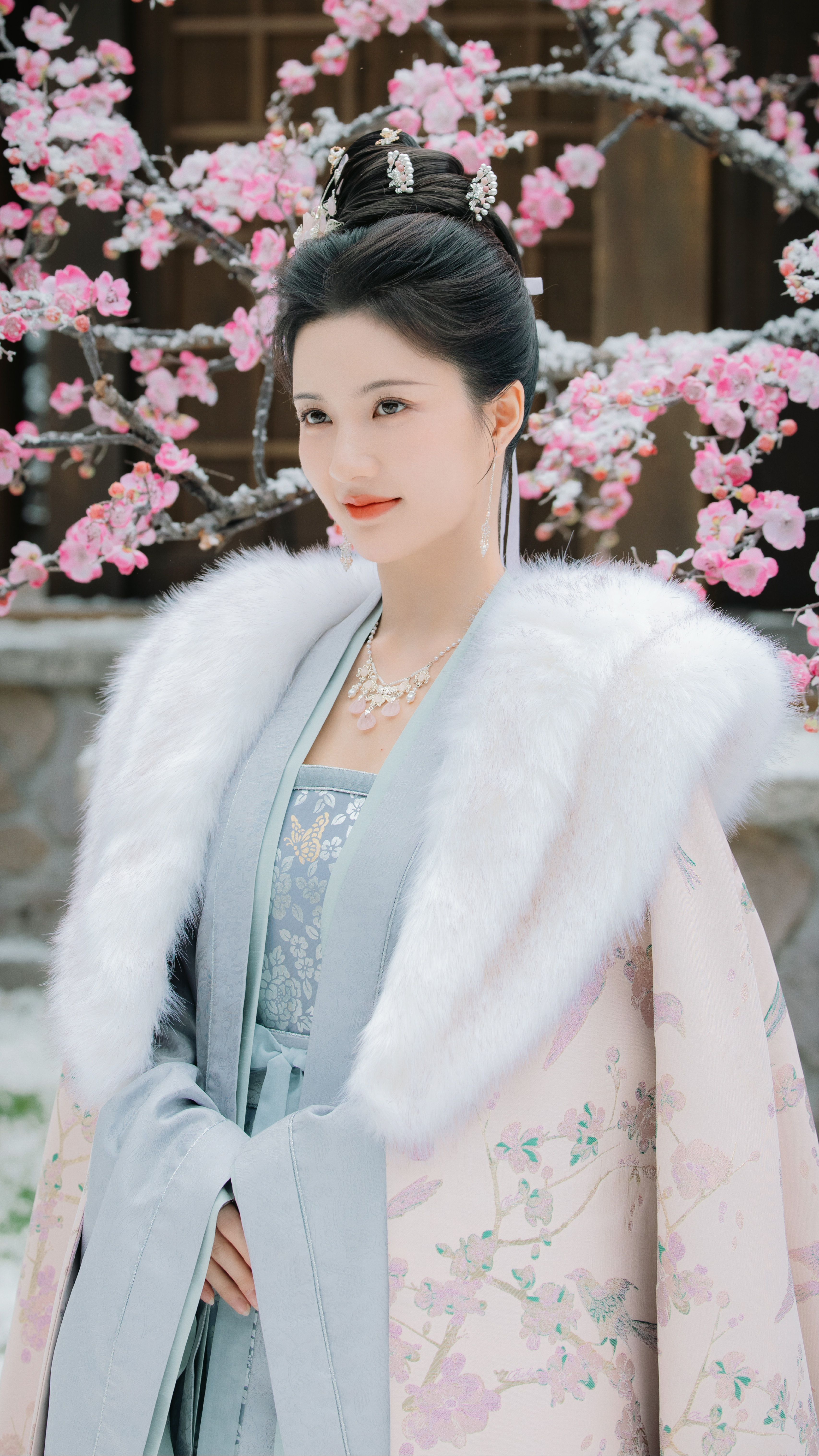 The Splendor of Green Hanfu Costumes:A Journey into the Chest-High Elegance The Splendor of Green Hanfu Costumes:A Journey into the Chest-High Elegance